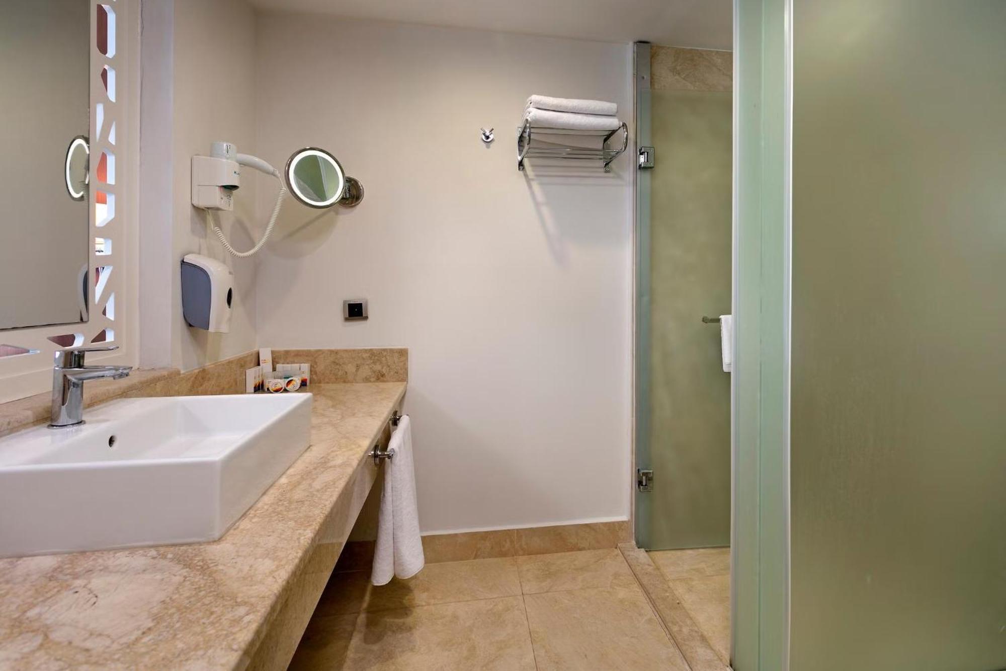 Armas Life Belek Hotel Стая снимка