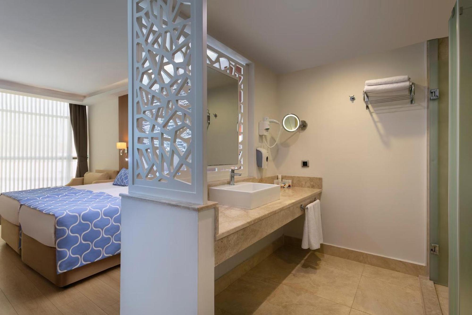 Armas Life Belek Hotel Стая снимка