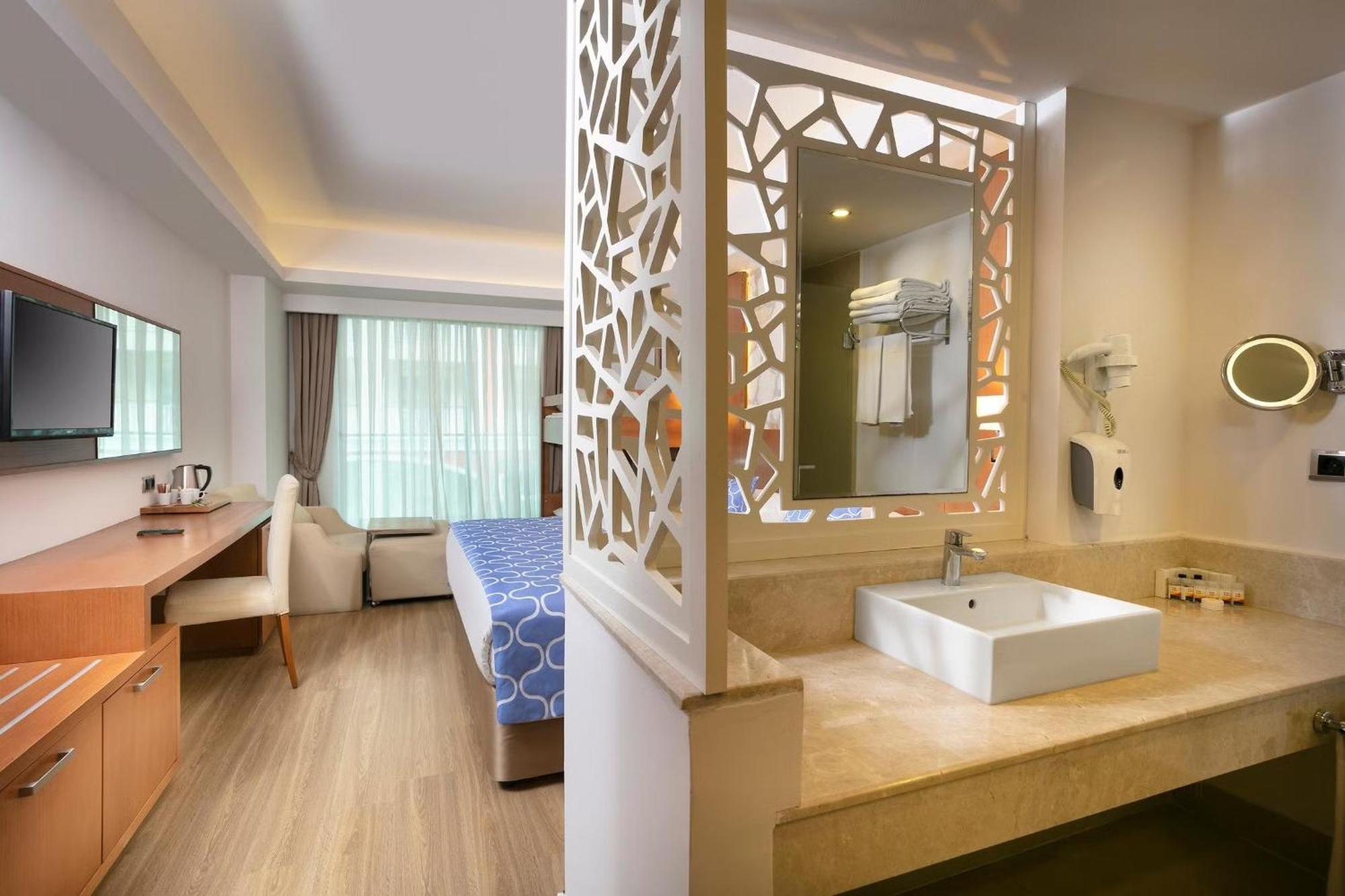 Armas Life Belek Hotel Стая снимка